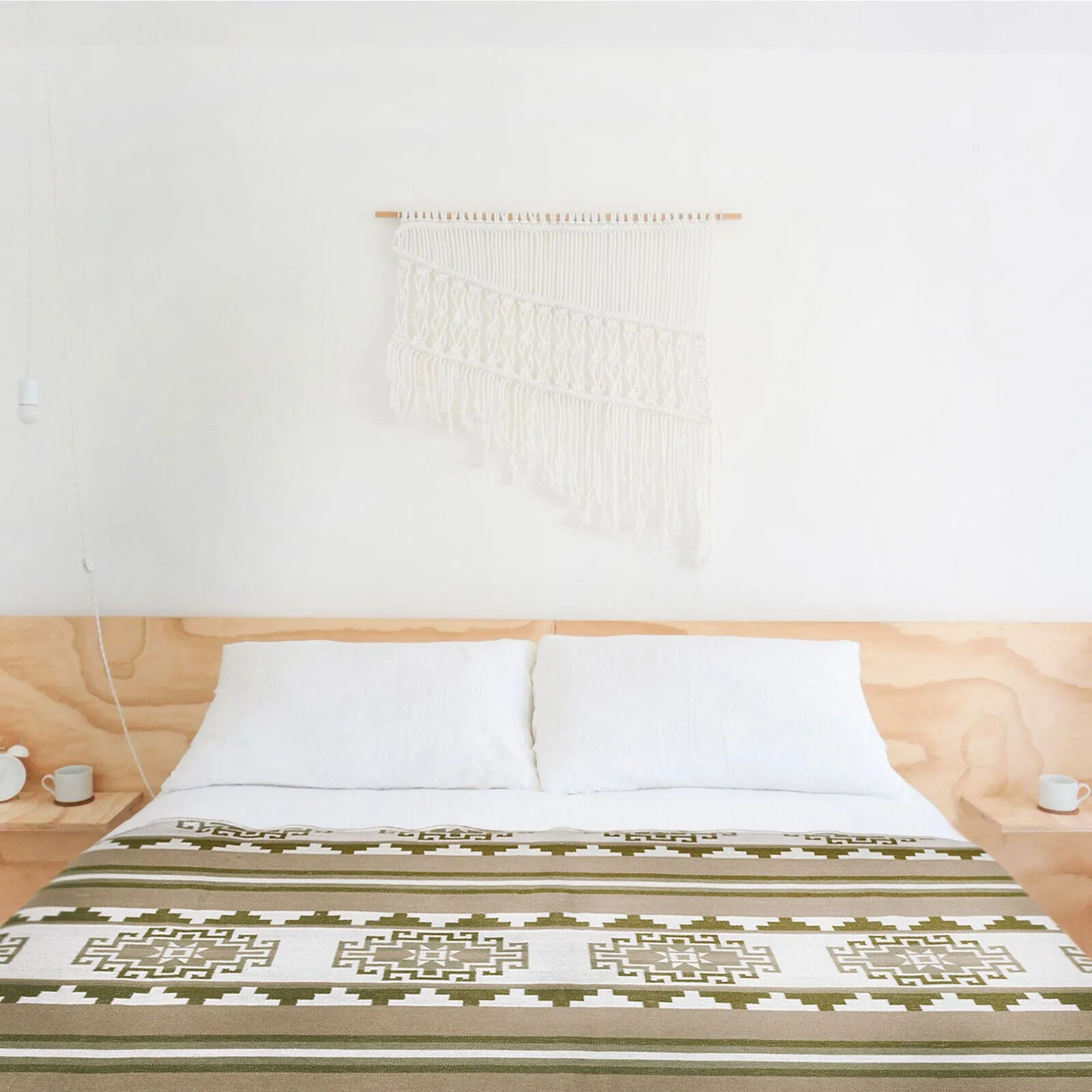 Dayuma - Heavy and Thick Extra Large Llama wool artisanal handwoven Blanket - Cream/Sage - Aztec Pattern
