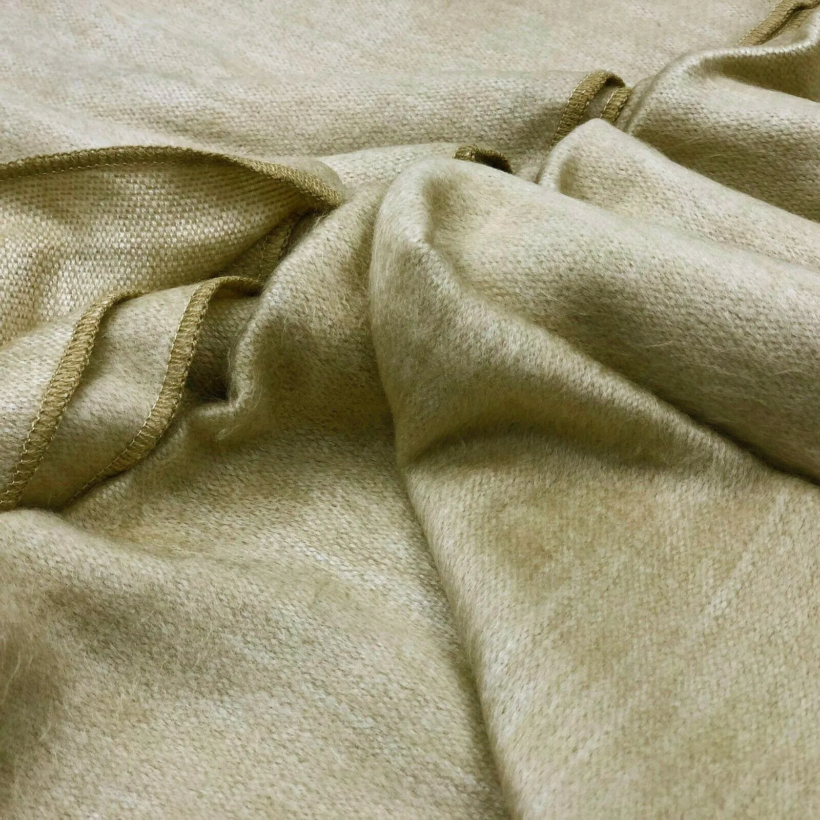 Llullalo - Baby Alpaca Wool Throw Blanket / Sofa Cover - Queen 90" x 65" - solid pattern ecru