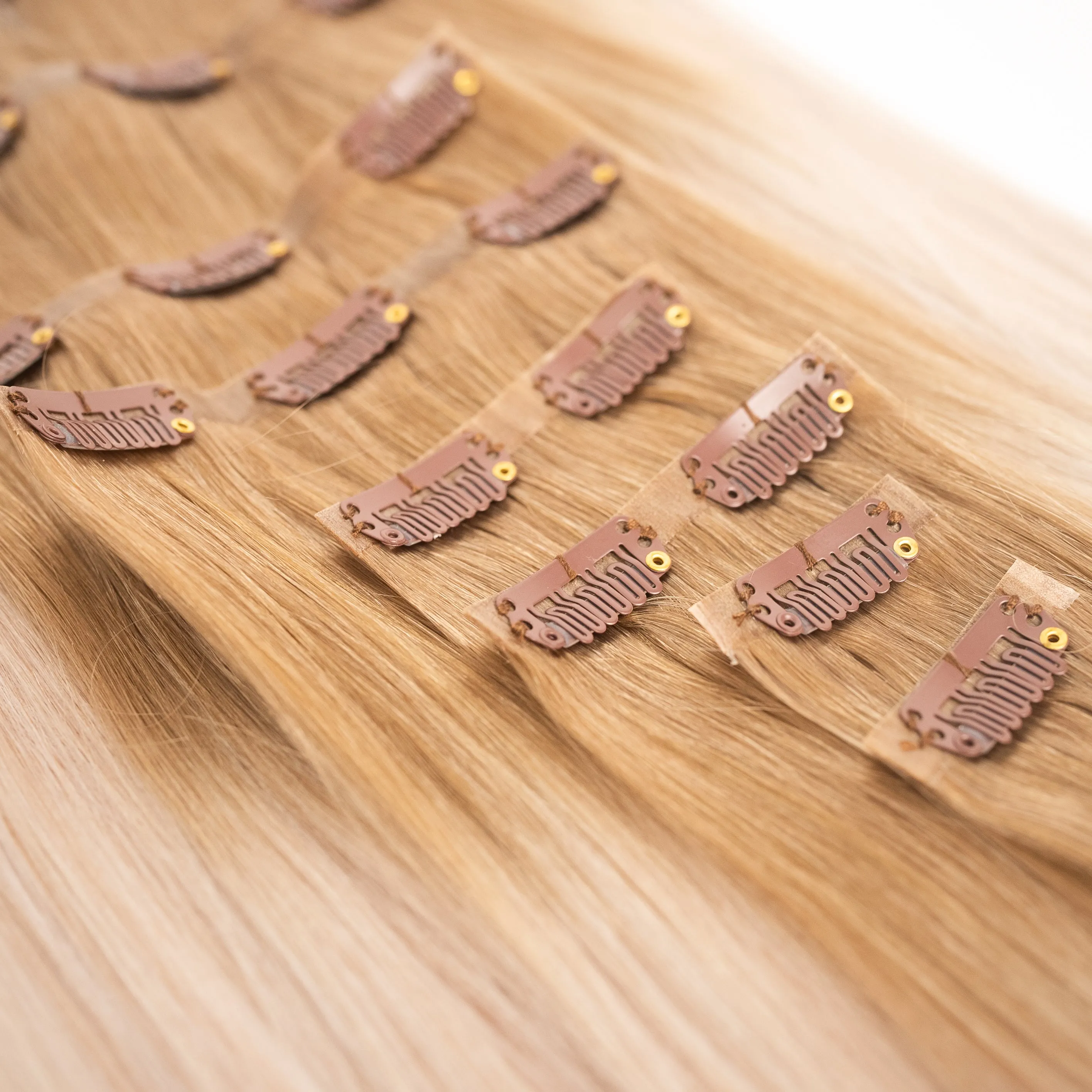 NEW 8 Piece Seamless Clip In Box Set 22" 150g